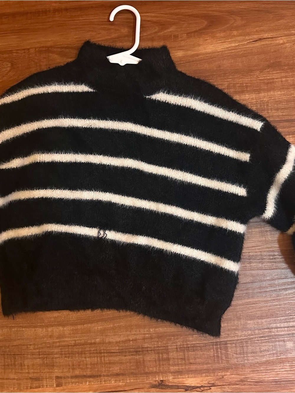art class Black and White Fuzzy Striped Cropped Sweater, Target, Size: 7/8
